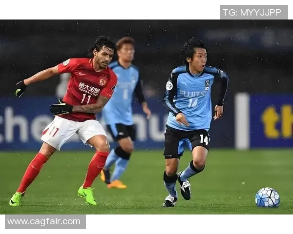 浦和红钻迎战上海球队展开激烈对抗期待精彩赛事与球迷热情互动